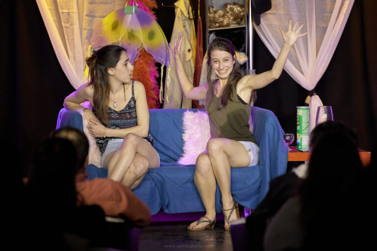 Photo du spectacle Célibataires au café-théâtre Défonce de Rire
