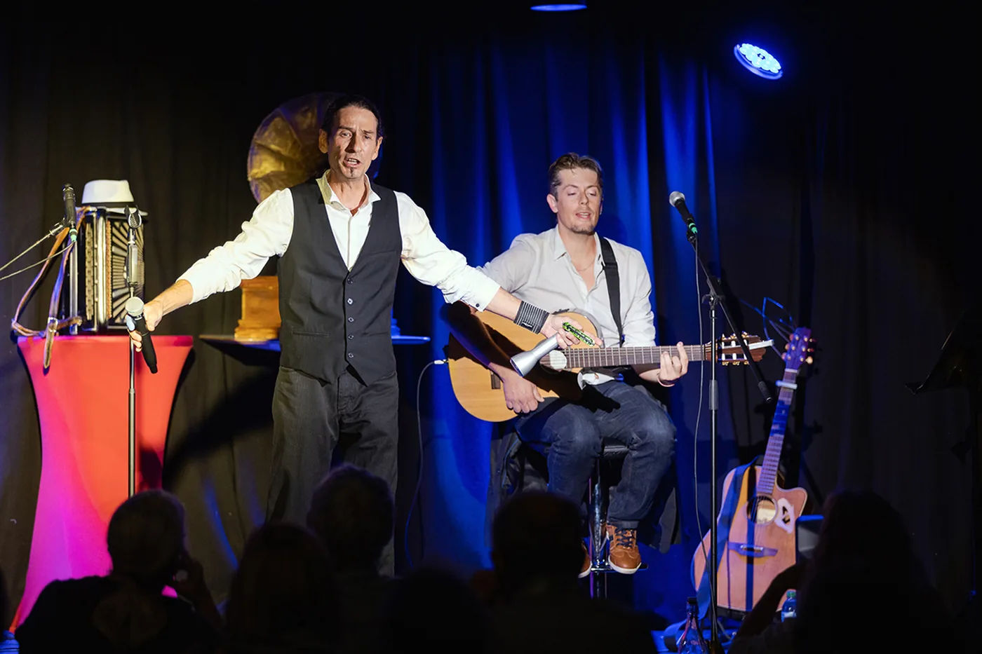 Spectacle adulte sur la scène du café-théâtre Défonce de Rire à Clermont-Ferrand
